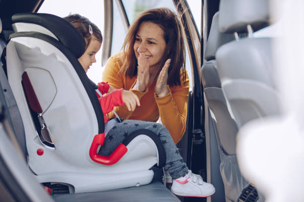istock Mother and child traveling 917011074