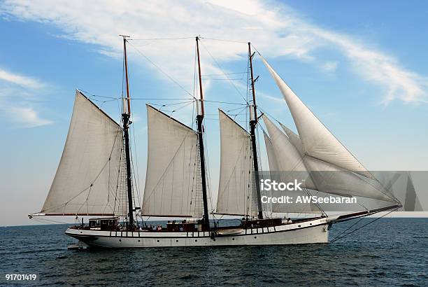 トール帆船 - 横からの視点のストックフォトや画像を多数ご用意 - 横からの視点, セーリング, 帆