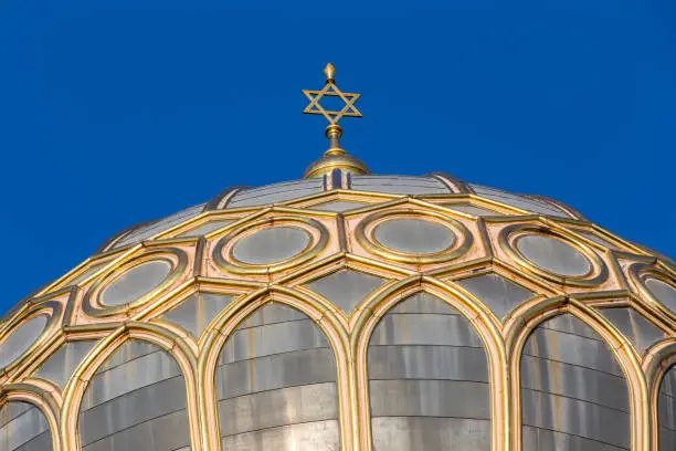 Photo of star of david on a synagogue