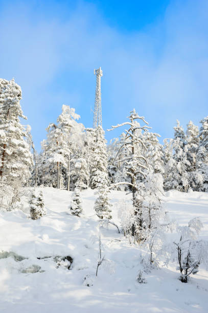 冬の風景の通信塔 - extreme terrain powder snow winter snow ストックフォトと画像