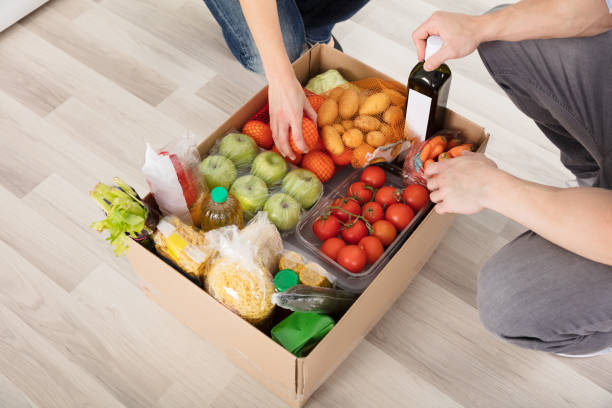 istock Couple With Groceries In Cardboard Box 917033922