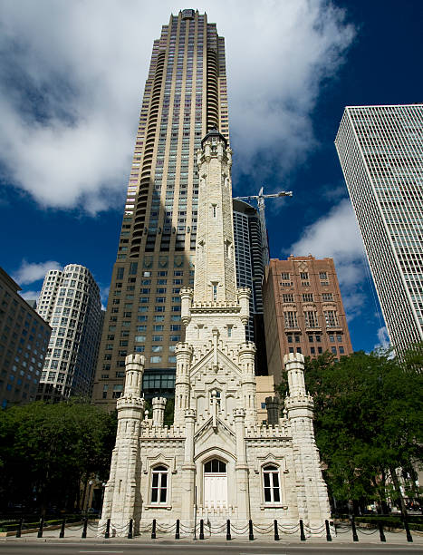 antiga torre water, chicago, illinois - water tower imagens e fotografias de stock