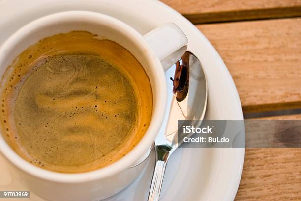 Tasse Kaffee Stockfoto und mehr Bilder von Alkoholfreies Getränk - Alkoholfreies Getränk, Aufwachen, Beige