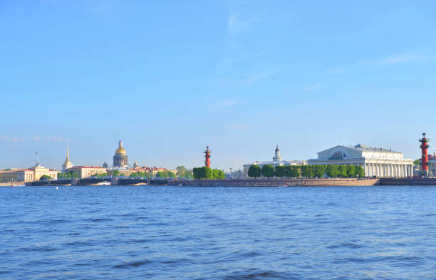 istock Spit of Vasilyevsky Island and Neva River. 917042354