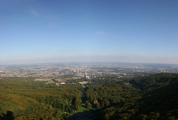 panorama super kassel betrachtet vom herkules im bergpark wilhelmshöhe - söhre - fotografias e filmes do acervo