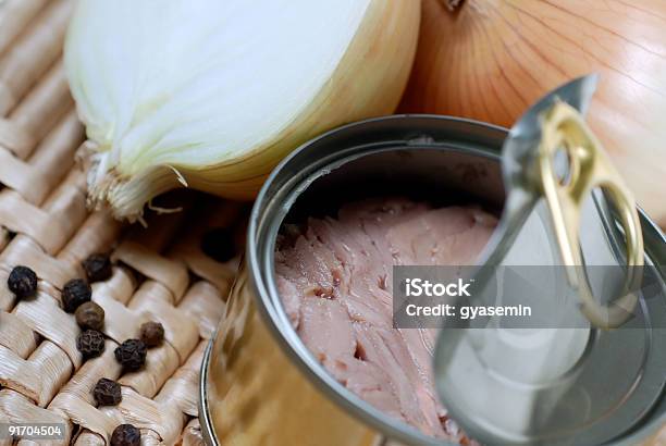 Atún Foto de stock y más banco de imágenes de Alimento - Alimento, Aperitivo - Plato de comida, Cebolla