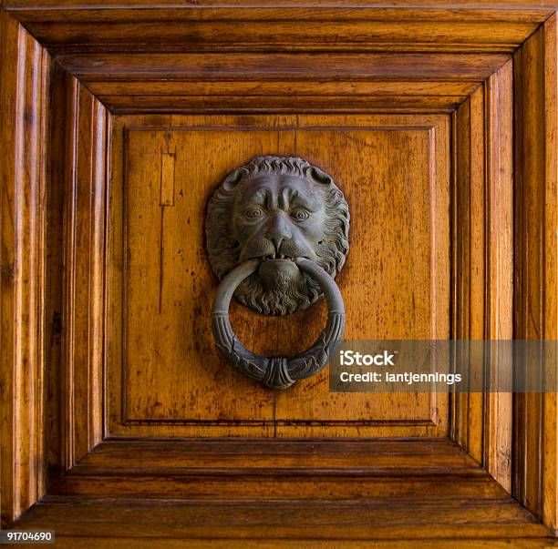 Bussatore Di Porte - Fotografie stock e altre immagini di Antico - Vecchio stile - Antico - Vecchio stile, Batacchio, Boiserie