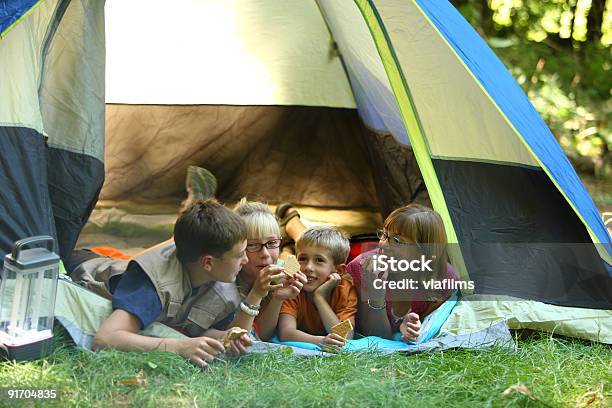 お子様にはキャンプのテント - カラー画像のストックフォトや画像を多数ご用意 - カラー画像, キャンプする, サマーキャンプ