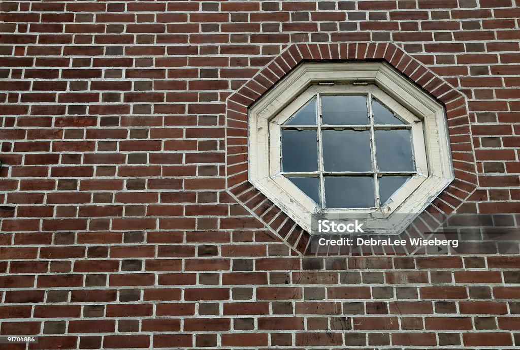 Ventana con vista - Foto de stock de Arquitectura exterior libre de derechos