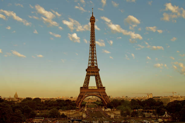 istock Eiffel Tower at early sunrise - Paris 917067252