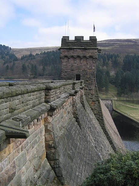 istock Ladybower Reservoir Stone Wall - Side on 91707253
