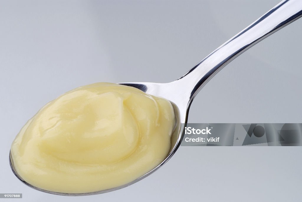 Cucharada de crema de natillas - Foto de stock de Cuchara libre de derechos