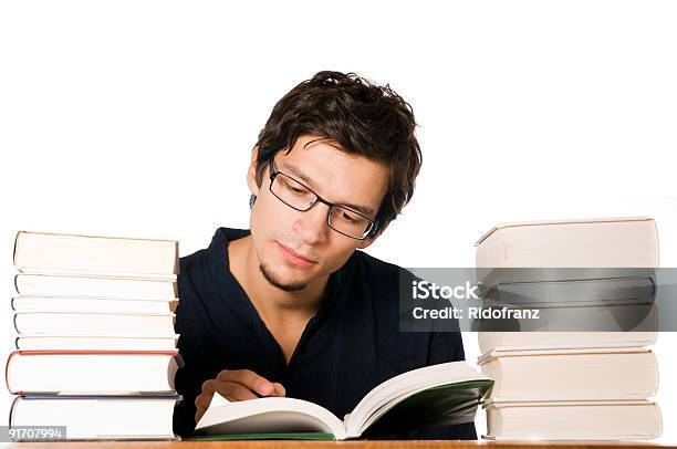若い男性の本を勉強 - 1人のストックフォトや画像を多数ご用意 - 1人, 20代, 25-29歳