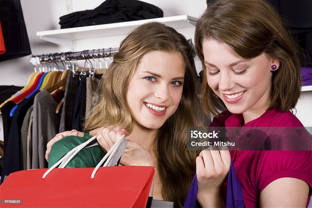 Duas raparigas vão às compras - Royalty-free Adulto Foto de stock