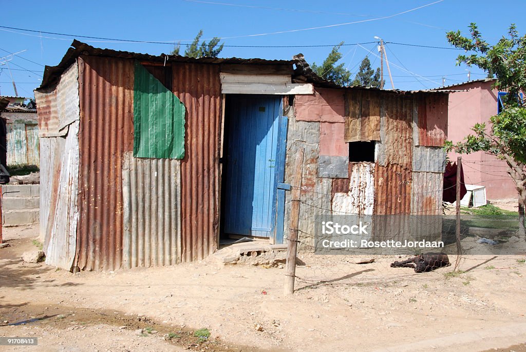 Cabana com porta azul. - Royalty-free Arame Foto de stock