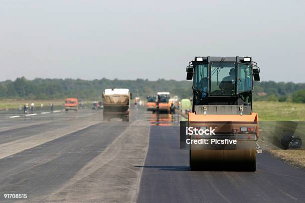 新しい道路工事 - アスファルト舗装機のストックフォトや画像を多数ご用意 - アスファルト舗装機, アスファルト, カラー画像