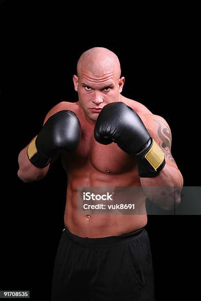 Мышечная Боксер — стоковые фотографии и другие картинки Анаэробное упражнение - Анаэробное упражнение, Бодибилдинг, Бокс - спорт