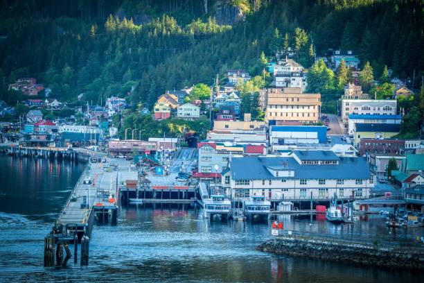 paysages autour d’alaska ville de ketchikan - sport ketchikan alaska usa photos et images de collection