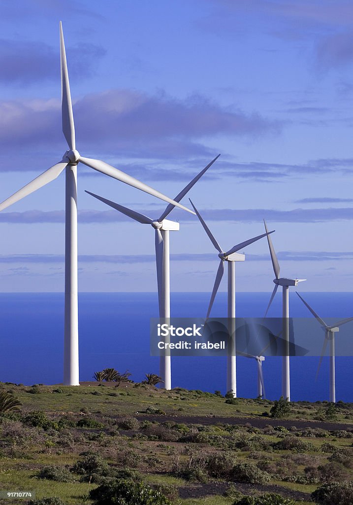 Generadores de Eolic en Wind Farm - Foto de stock de Aerogenerador libre de derechos