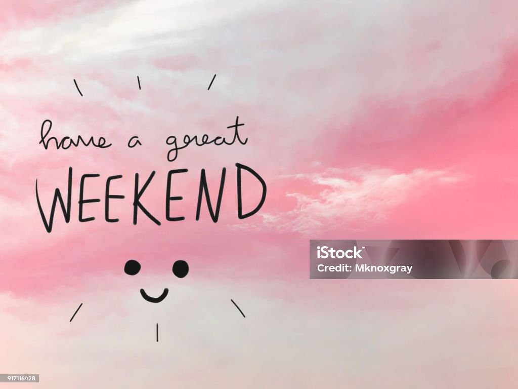 素晴らしい週末の言葉を持っているし、顔のピンク空の笑顔 - 週末の予定のロイヤリティフリーストックフォト