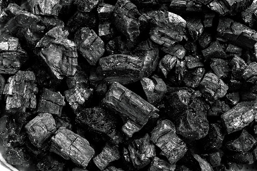 Carbón de madera natural, madera dura o carbón de leña tradicional carbón, utilizado como combustible de carbón industrial. photo