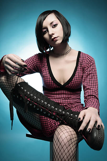 портрет девушка emo - pierced punk goth teenager стоковые фото и изображения
