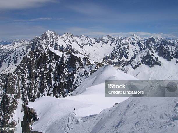 Robuste Französischen Alpen Und Bergsteiger Auf Skipiste Stockfoto und mehr Bilder von Alpen