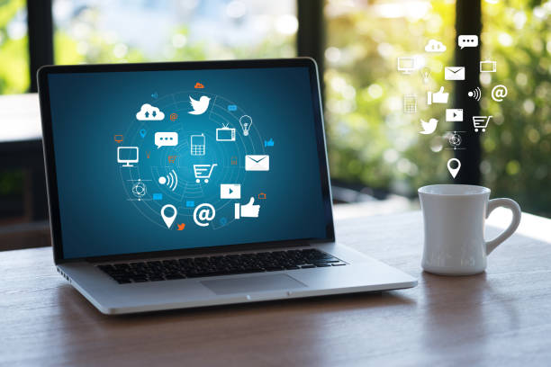 istock Networking chat Communication Online Social media social network 917139826