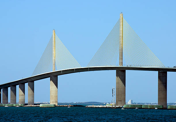 sunshine skyway-brücke - cable stayed stock-fotos und bilder