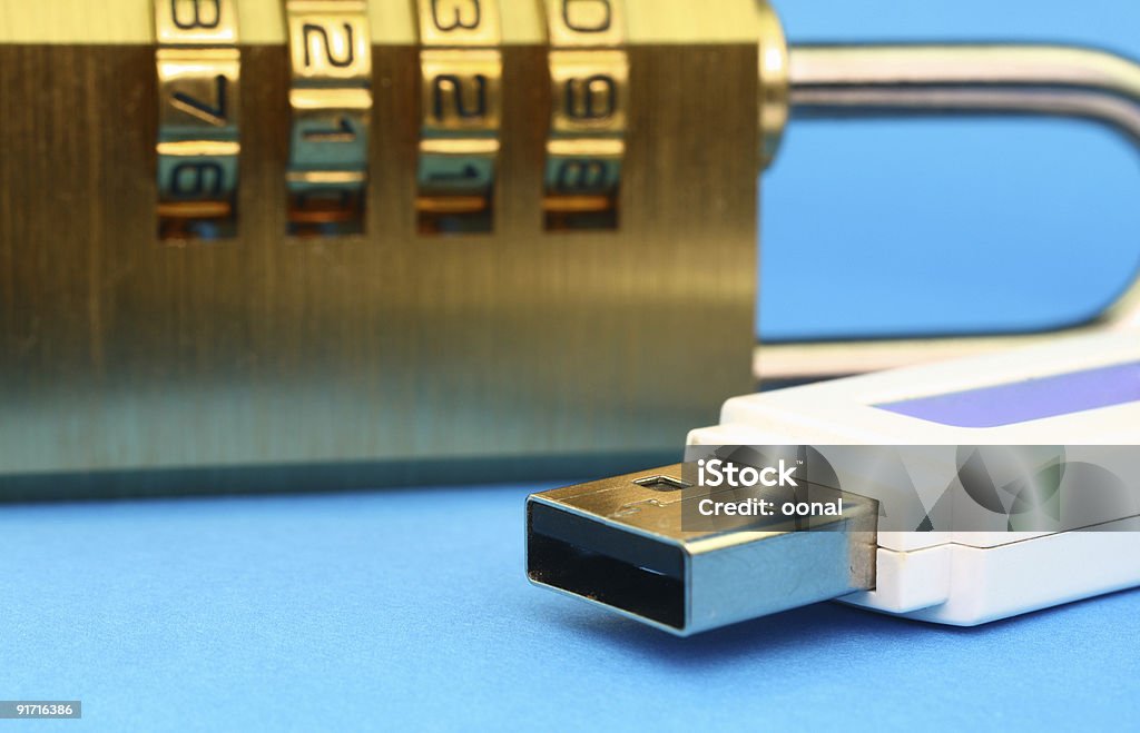 Безопасности данных - Стоковые фото USB-кабель роялти-фри