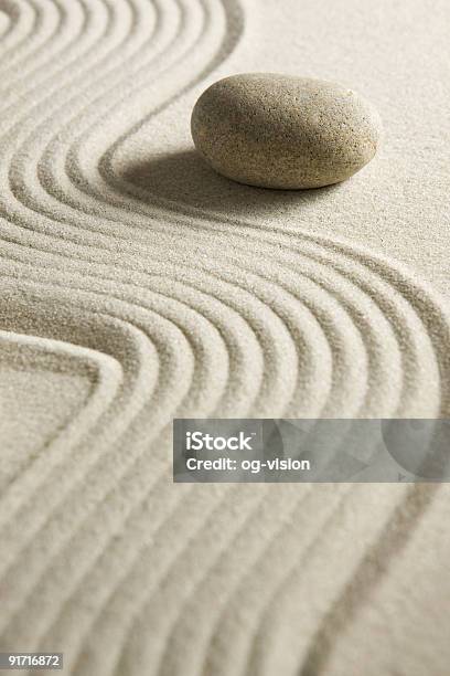 Zen Stone - Fotografie stock e altre immagini di Zen - Zen, Ambientazione tranquilla, Arte