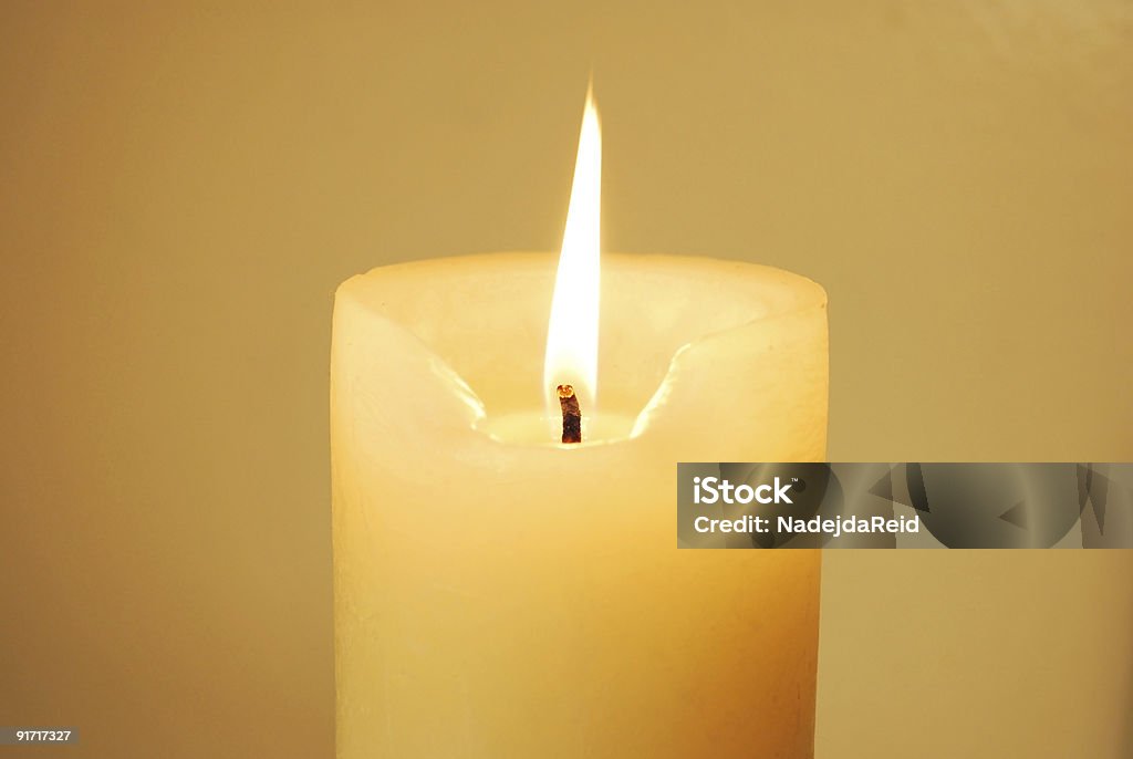 Illuminato della candela - Foto stock royalty-free di Bruciare