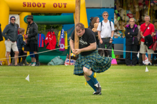 highland games, ассюнт, шотландия - loch assynt фотографии стоковые фото и изображения