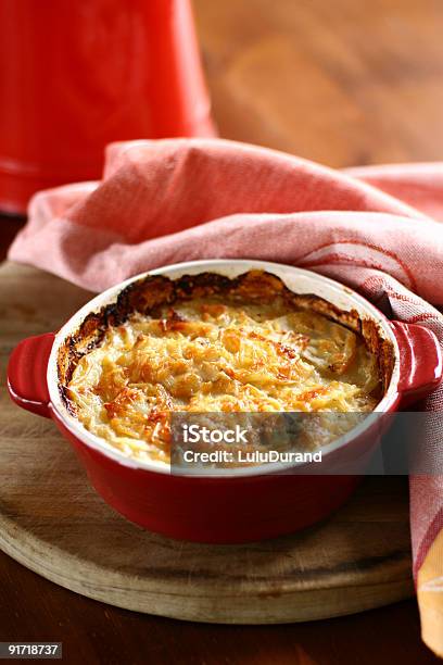 Foto de Gratin Dauphinois e mais fotos de stock de Assado no Forno - Assado no Forno, Queijo, Tigela Pequena de Suflê