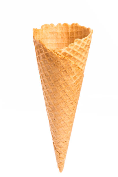 einzelne leere eiscremewaffel, isoliert auf weißem hintergrund - ice cream cone stock-fotos und bilder