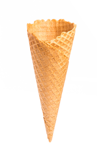 Un vacío barquilla de helado aislado sobre fondo blanco photo