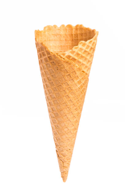 один пустой конус мороженого изолированы на белом фоне - ice cream cone стоковые фото и изображения