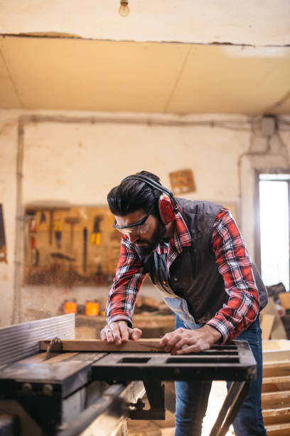 istock Carpenter cutting plank by circular saw 917195254