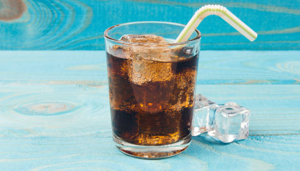 istock Sweet, fizzy drink with ice on a blue background. 917202502