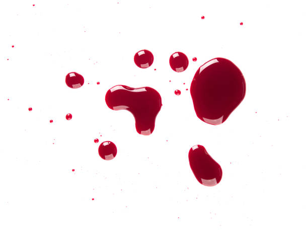 gota de sangre, sangrado splash aislada sobre fondo blanco - blood spots fotografías e imágenes de stock