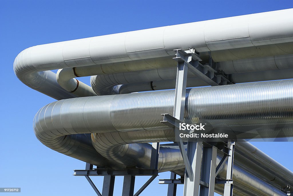 industrial pipelines gegen blauen Himmel - Lizenzfrei Dampf Stock-Foto