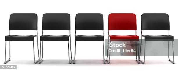 Cadeira Vermelha Entre Preto Cadeiras Isolado Em Fundo Branco - Fotografias de stock e mais imagens de Cadeira
