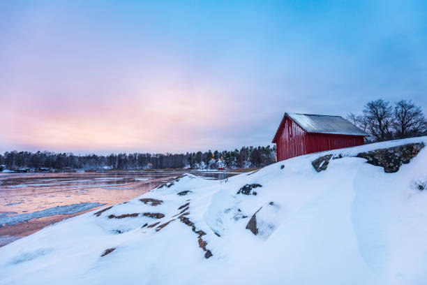 istock A red little cottage in Stockholms archipelago 917217696