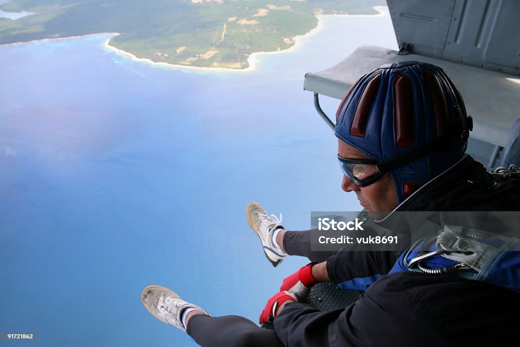 Parachuter prima di passare dall'elicottero - Foto stock royalty-free di Divertirsi
