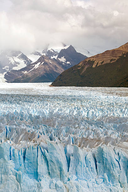 glaciar perito moreno - patagonia ice shelf vertical argentina fotografías e imágenes de stock