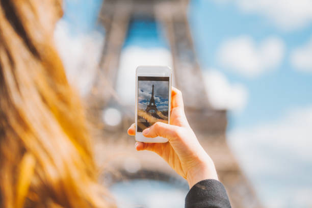 istock Taking Picture Of Tour Eiffel, Paris 917269988