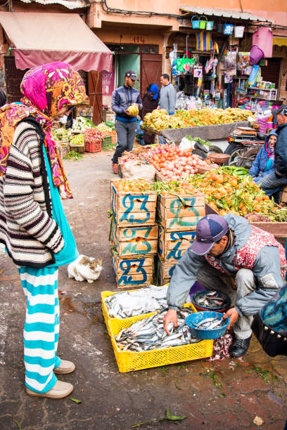 hidden local food market in marrakesh - djemma el fna square imagens e fotografias de stock