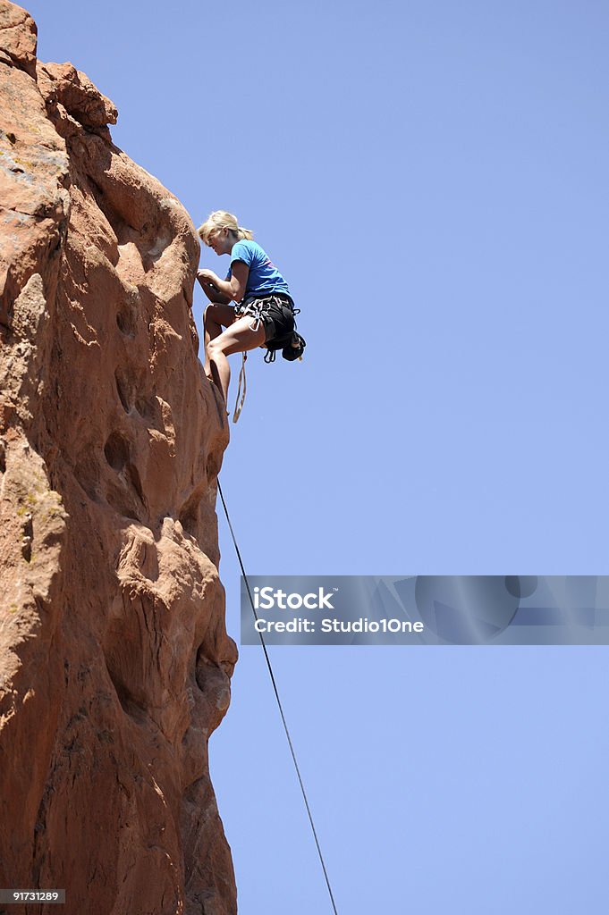 Weibliche Felsklettern - Lizenzfrei Abenteuer Stock-Foto
