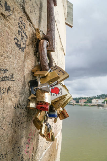 istock Love symbol padlocks hanged on wall in Italy 917344108