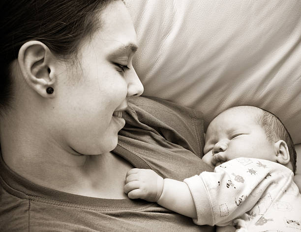 istock Baby and mother 91736524